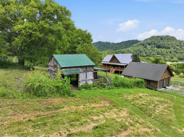 16 Eckert Ln, Pleasant Shade, TN 37145