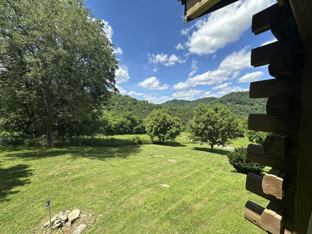 16 Eckert Ln, Pleasant Shade, TN 37145