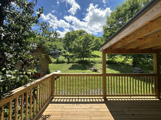 16 Eckert Ln, Pleasant Shade, TN 37145