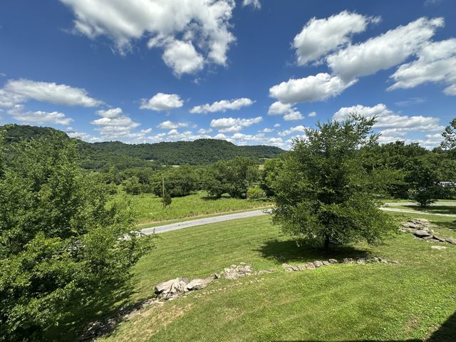 16 Eckert Ln, Pleasant Shade, TN 37145
