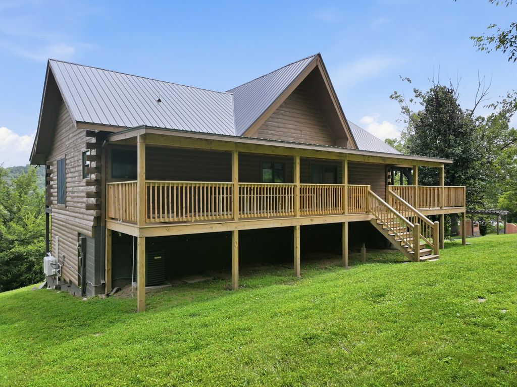 16 Eckert Ln, Pleasant Shade, TN 37145