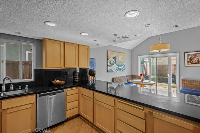 706 Oceanhill, Huntington Beach, CA 92648