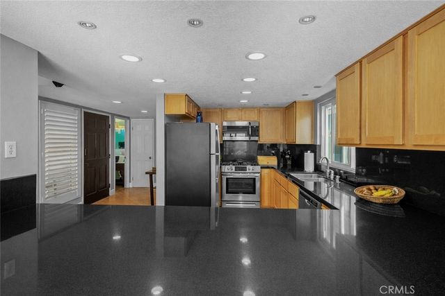 706 Oceanhill, Huntington Beach, CA 92648