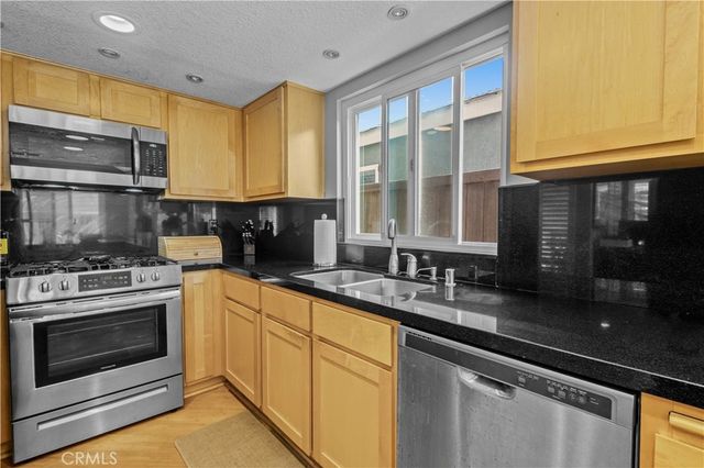 706 Oceanhill, Huntington Beach, CA 92648