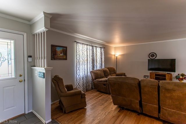 8523 Sleepy Hollow Drive NE, Warren, OH 44484
