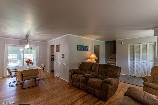8523 Sleepy Hollow Drive NE, Warren, OH 44484