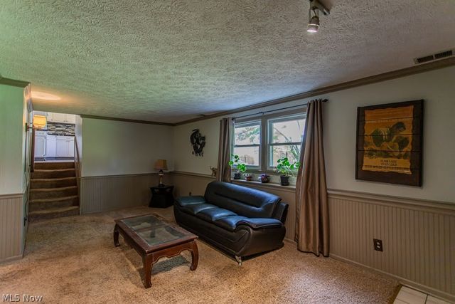 8523 Sleepy Hollow Drive NE, Warren, OH 44484