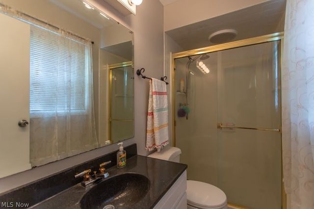 8523 Sleepy Hollow Drive NE, Warren, OH 44484