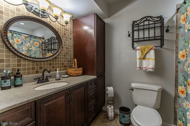 8523 Sleepy Hollow Drive NE, Warren, OH 44484