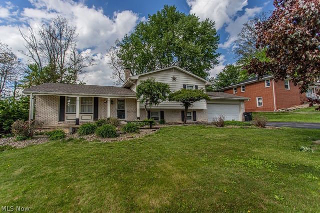 8523 Sleepy Hollow Drive NE, Warren, OH 44484