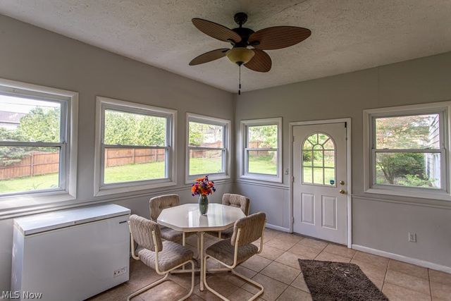 8523 Sleepy Hollow Drive NE, Warren, OH 44484