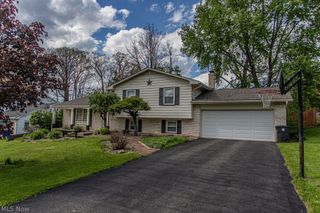 8523 Sleepy Hollow Drive NE, Warren, OH 44484