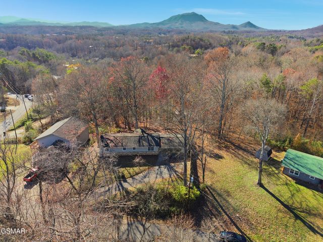 1024 Tramel Road, Sevierville, TN 37862