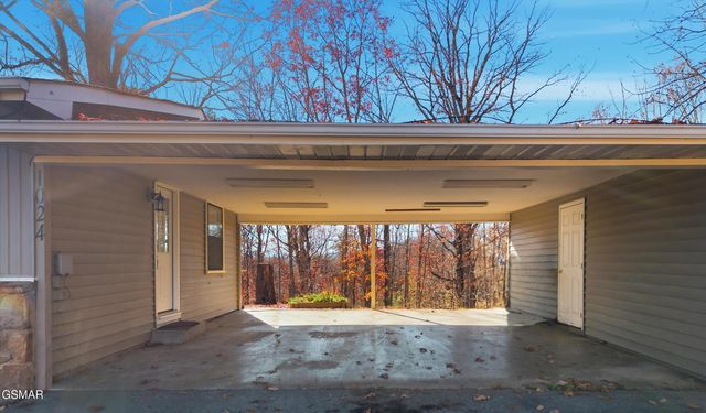 1024 Tramel Road, Sevierville, TN 37862