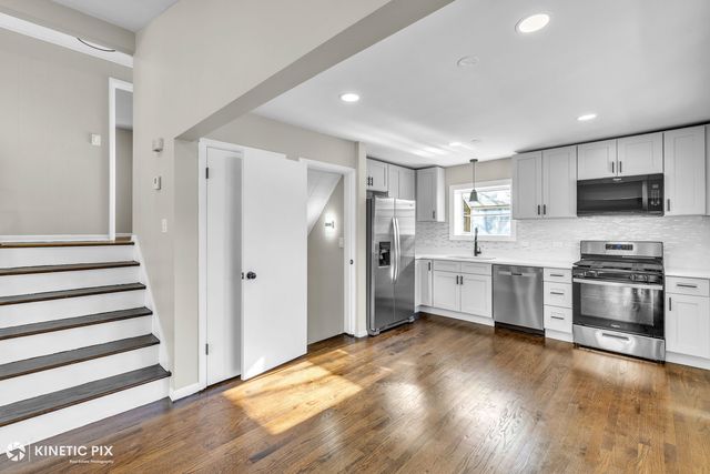 11011 W Roosevelt Road, Westchester, IL 60154