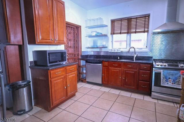 75 Chancellor Ave, Newark City, NJ 07112