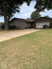 100 Briarcrest, Jonesboro, AR 72401