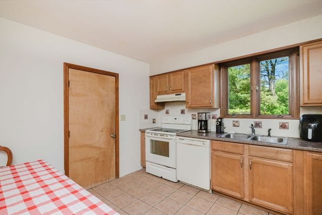 80 Wellesley, Somerset, MA 02726