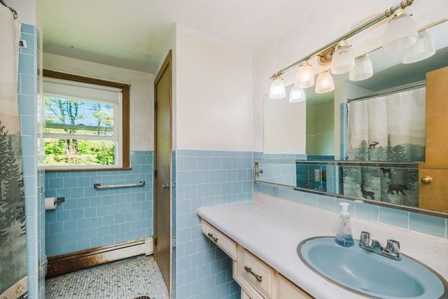 80 Wellesley, Somerset, MA 02726