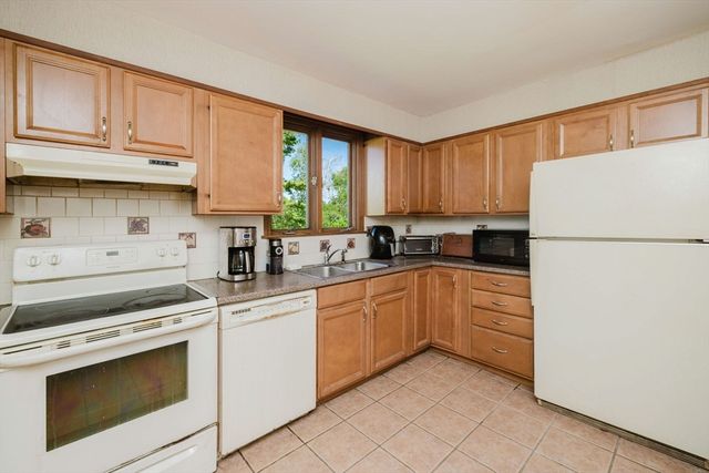 80 Wellesley, Somerset, MA 02726