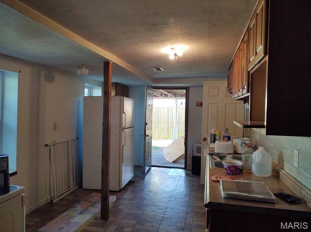 213 N Van Buren Street, New Athens, IL 62264