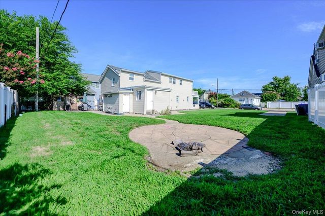 13 Truxton Road Upper, Island Park, NY 11558