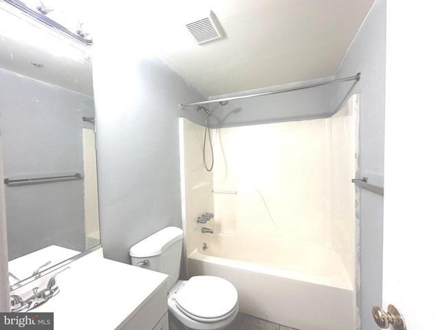 3426 ROUND RD, Baltimore, MD 21225