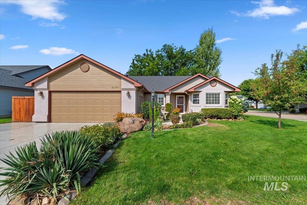 2663 N Phoenix, Meridian, ID 83642