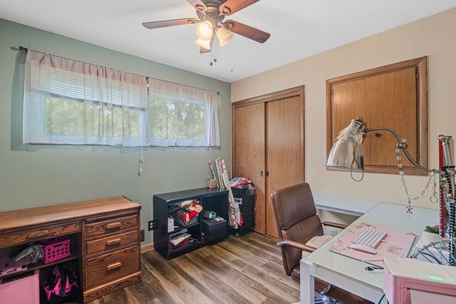 850 N Country Acres Ave, Wichita, KS 67212