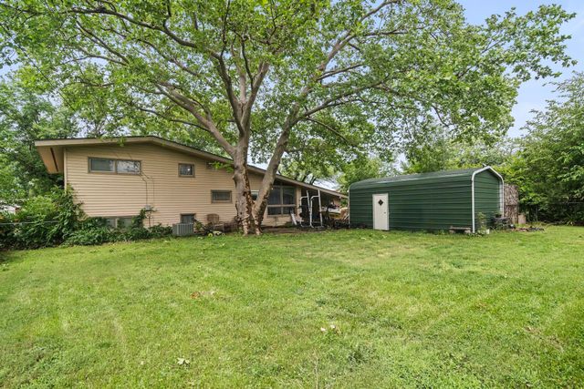 850 N Country Acres Ave, Wichita, KS 67212