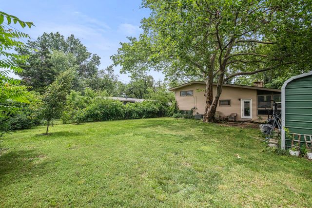 850 N Country Acres Ave, Wichita, KS 67212