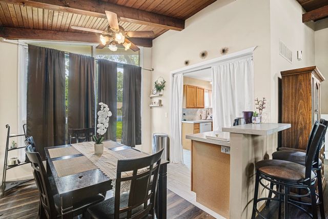 850 N Country Acres Ave, Wichita, KS 67212