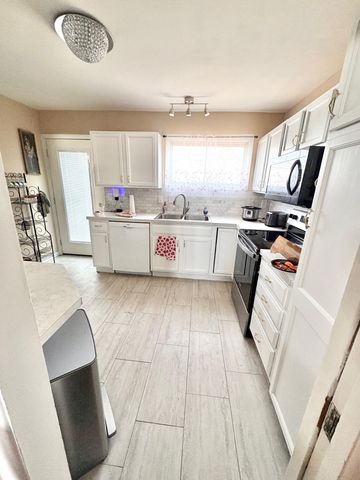 850 N Country Acres Ave, Wichita, KS 67212