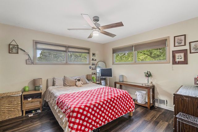 850 N Country Acres Ave, Wichita, KS 67212