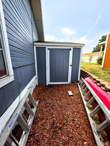 23 N LAKEVIEW DR, Layton, UT 84041