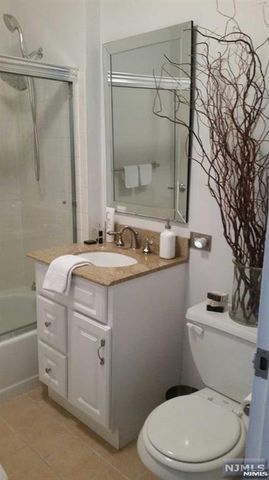1111 River Road C8, Edgewater, NJ 07020