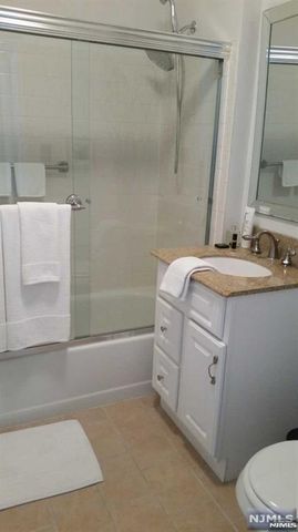 1111 River Road C8, Edgewater, NJ 07020