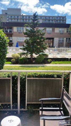1111 River Road C8, Edgewater, NJ 07020