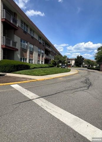 1111 River Road C8, Edgewater, NJ 07020