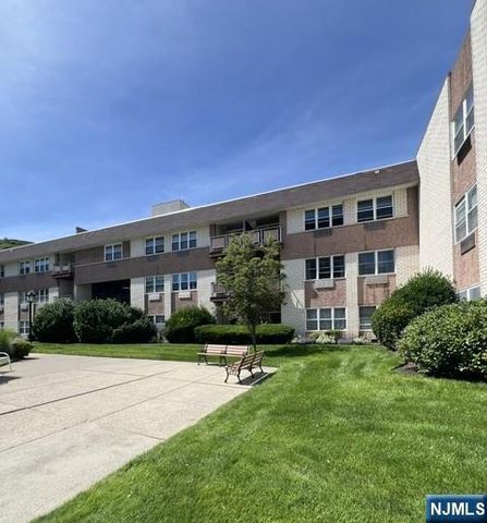 1111 River Road C8, Edgewater, NJ 07020