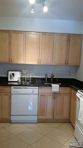 1111 River Road C8, Edgewater, NJ 07020