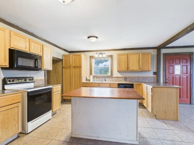 29118 N State Highway 19, Athens, TX 75752