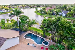 1087 Deerwood Ln, Weston, FL 33326