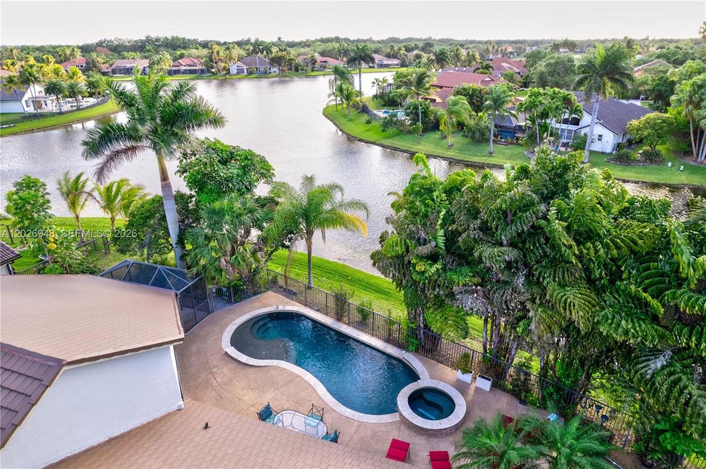 Image 1 of property listing at 1087 Deerwood Ln, Weston, FL 33326