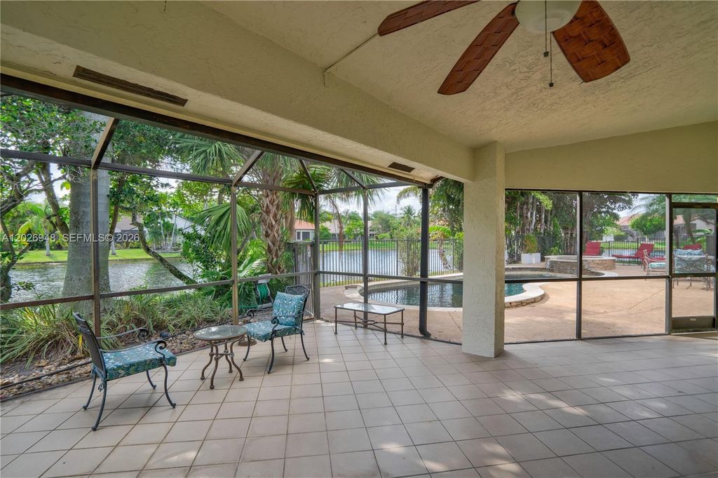 Image 12 of property listing at 1087 Deerwood Ln, Weston, FL 33326