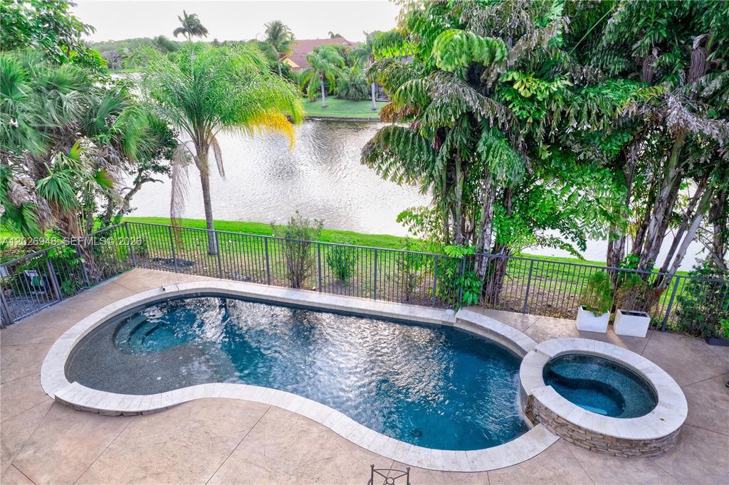 Image 13 of property listing at 1087 Deerwood Ln, Weston, FL 33326