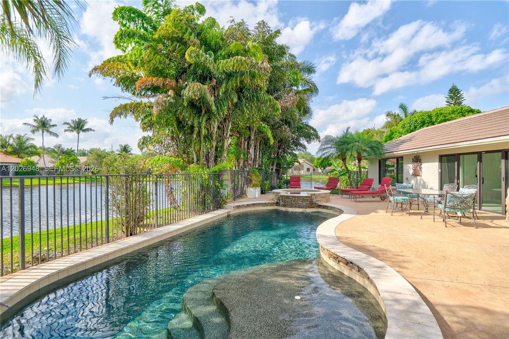 Image 15 of property listing at 1087 Deerwood Ln, Weston, FL 33326