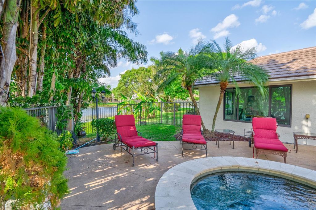 Image 16 of property listing at 1087 Deerwood Ln, Weston, FL 33326