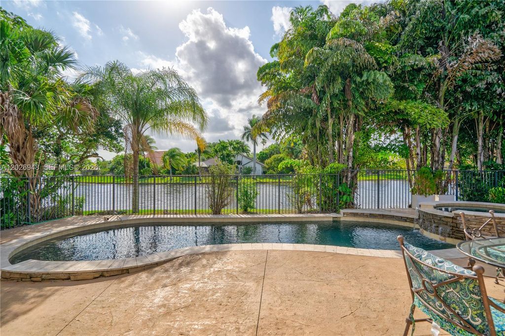 Image 17 of property listing at 1087 Deerwood Ln, Weston, FL 33326