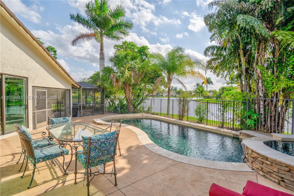 Image 18 of property listing at 1087 Deerwood Ln, Weston, FL 33326